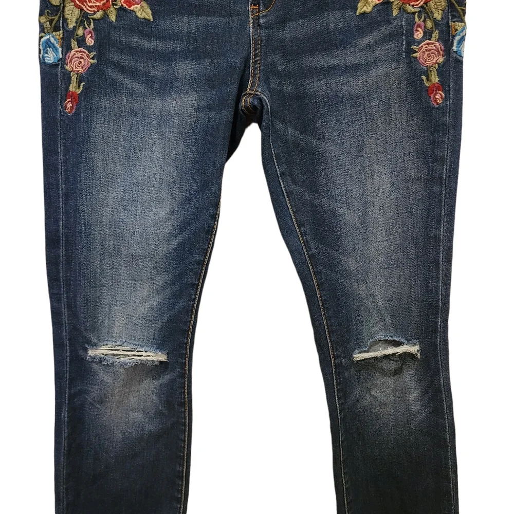Blank NYC Dark Wash Floral Embroidered Busted Knee Skinny Leg Jeans Size 28 - Picture 7 of 11
